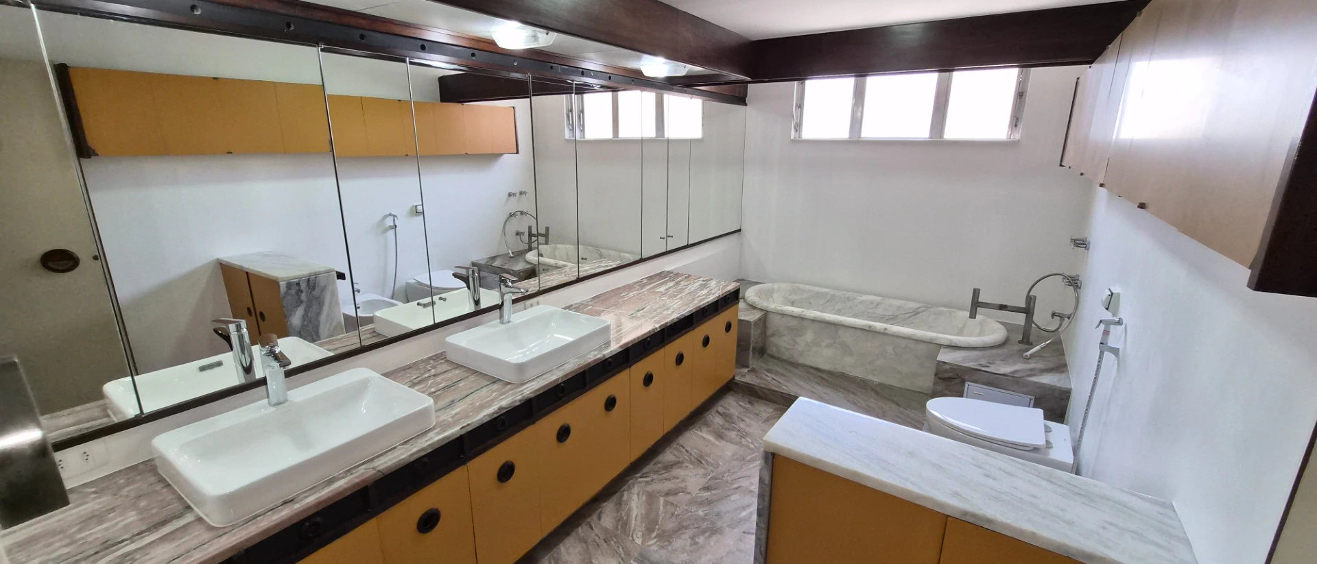 Apartamento com 4 quartos e 300 m², 1 suíte e 4 banheiros — photo 24