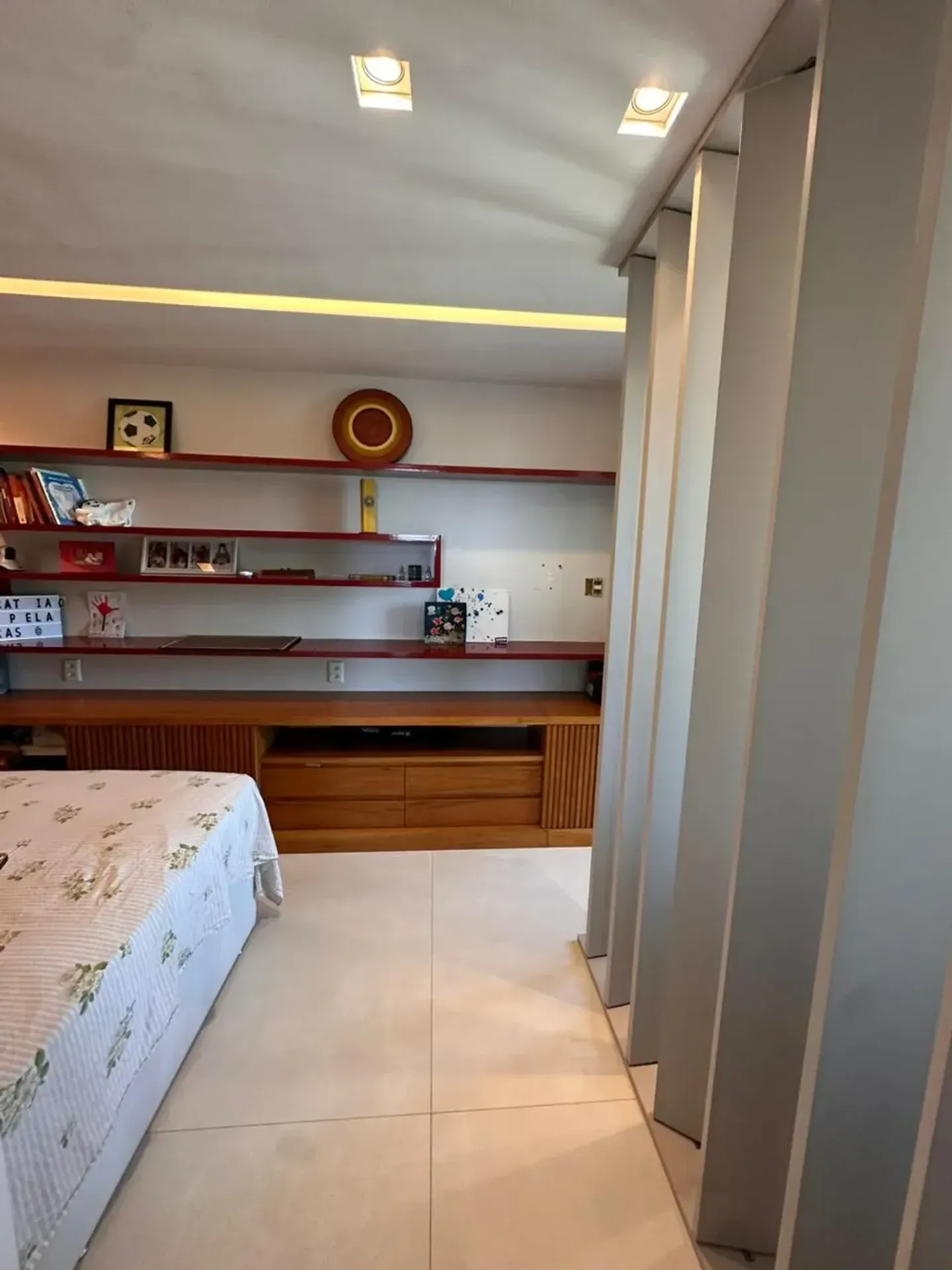 Apartment with balcony and built-in grill — photo 31