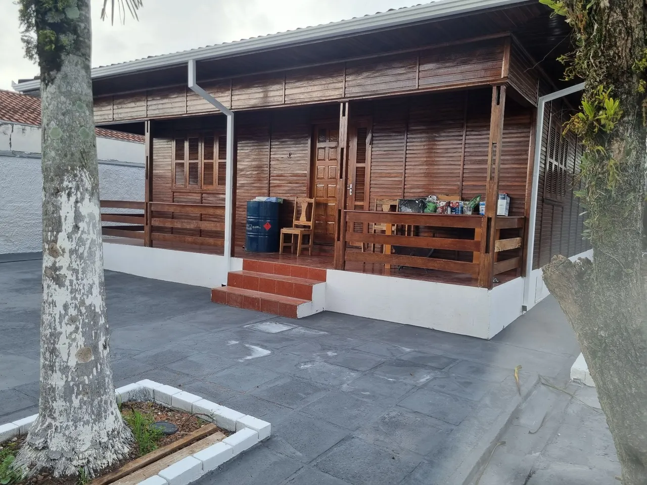 3-bedroom house with wood or laminate floors in Curitiba — photo 13