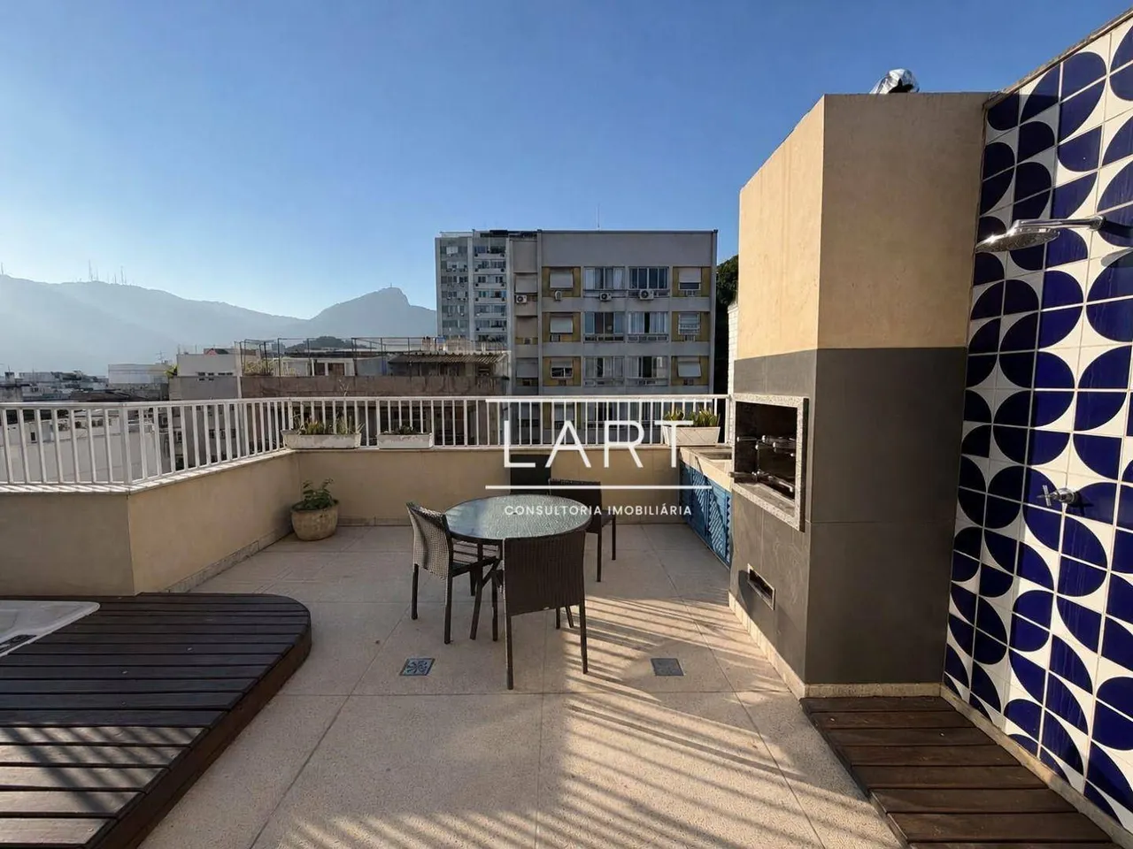 Duplex-style apartment with 2 bedrooms and balcony grill — photo 3