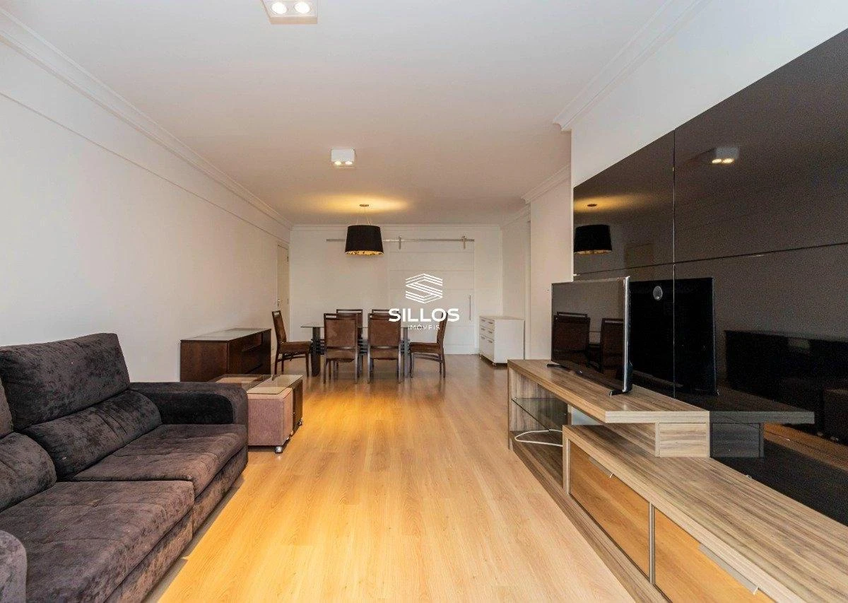 124 m² apartment with a bathtub and a walk-in closet