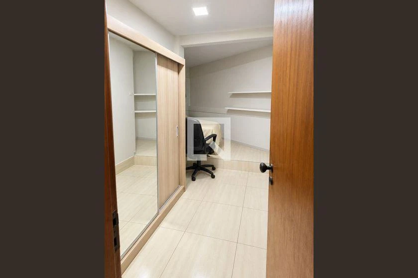 Walk-in closet in a 2-bedroom apartment, 63 m² — photo 14