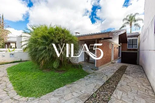 3-bedroom house with a bathtub in Curitiba — photo 49