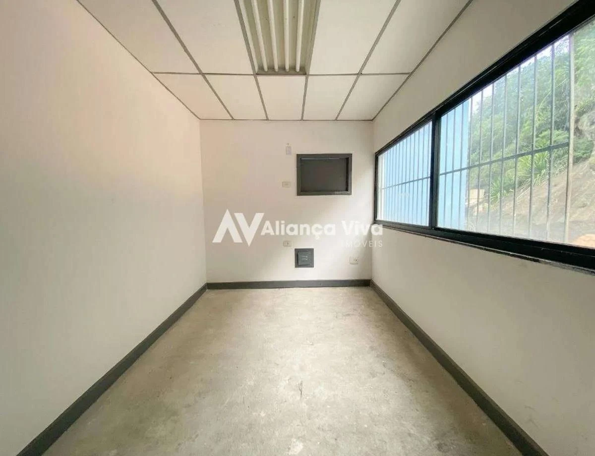 Casa, 824 m², com janelas do piso ao teto — photo 23