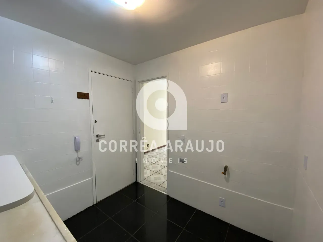 Apartment with 2 bedrooms, balcony and 1 parking space — photo 23