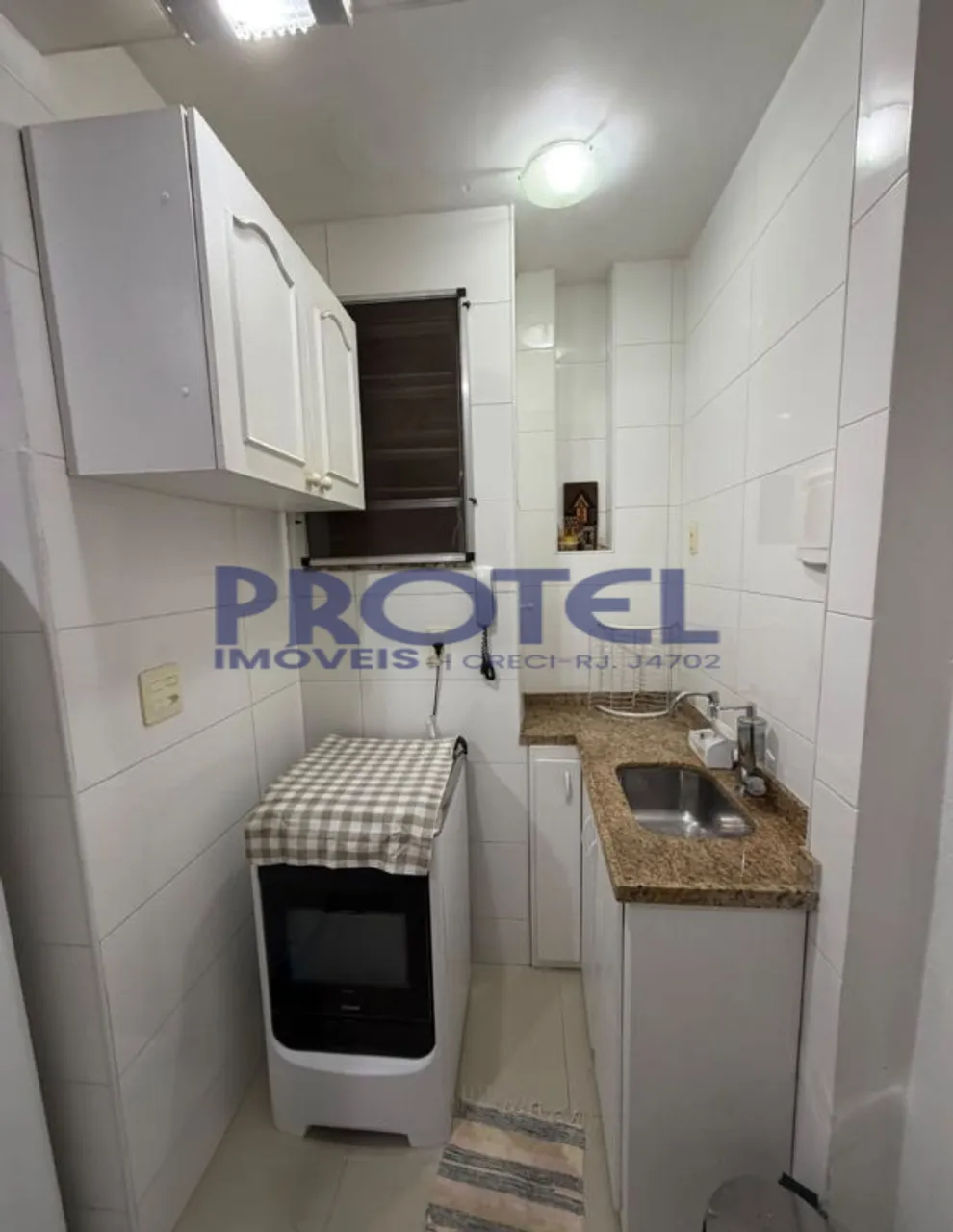 Furnished 1-bedroom apartment with a compact gas kitchenette — photo 2