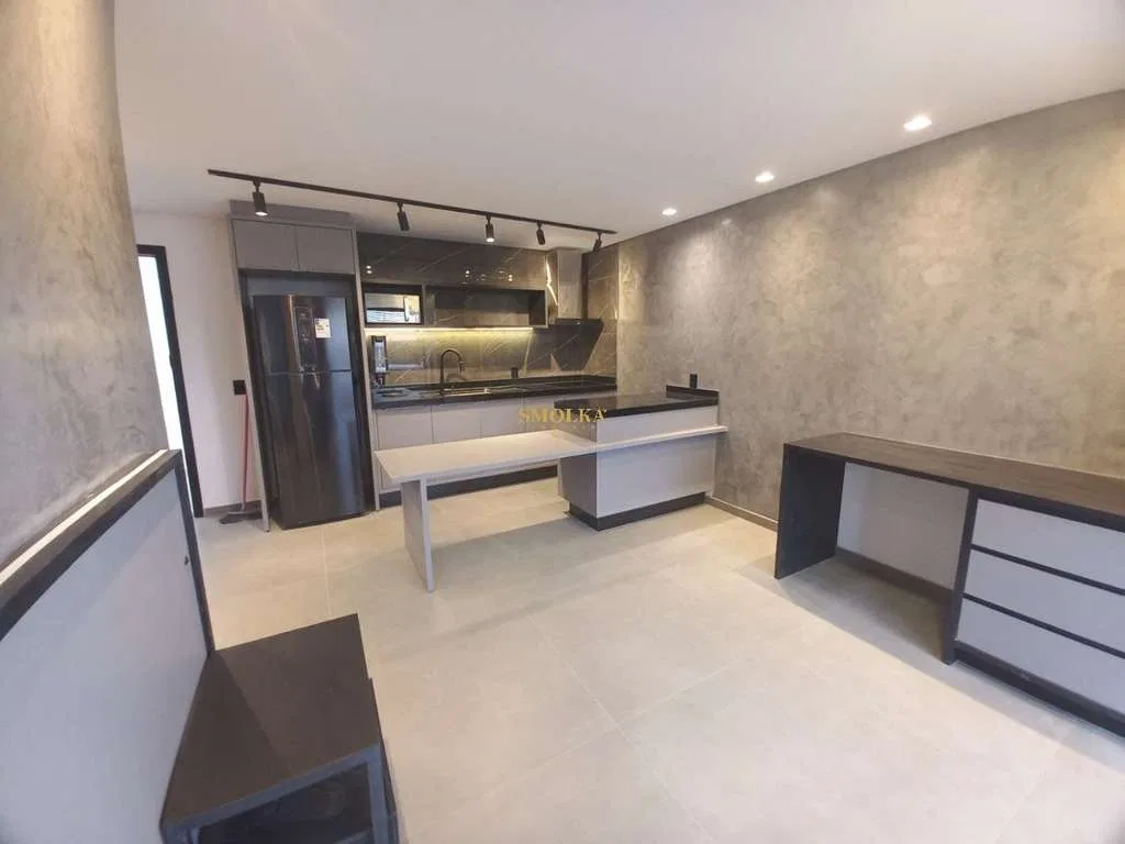 35 m² studio with open-plan kitchen and balcony