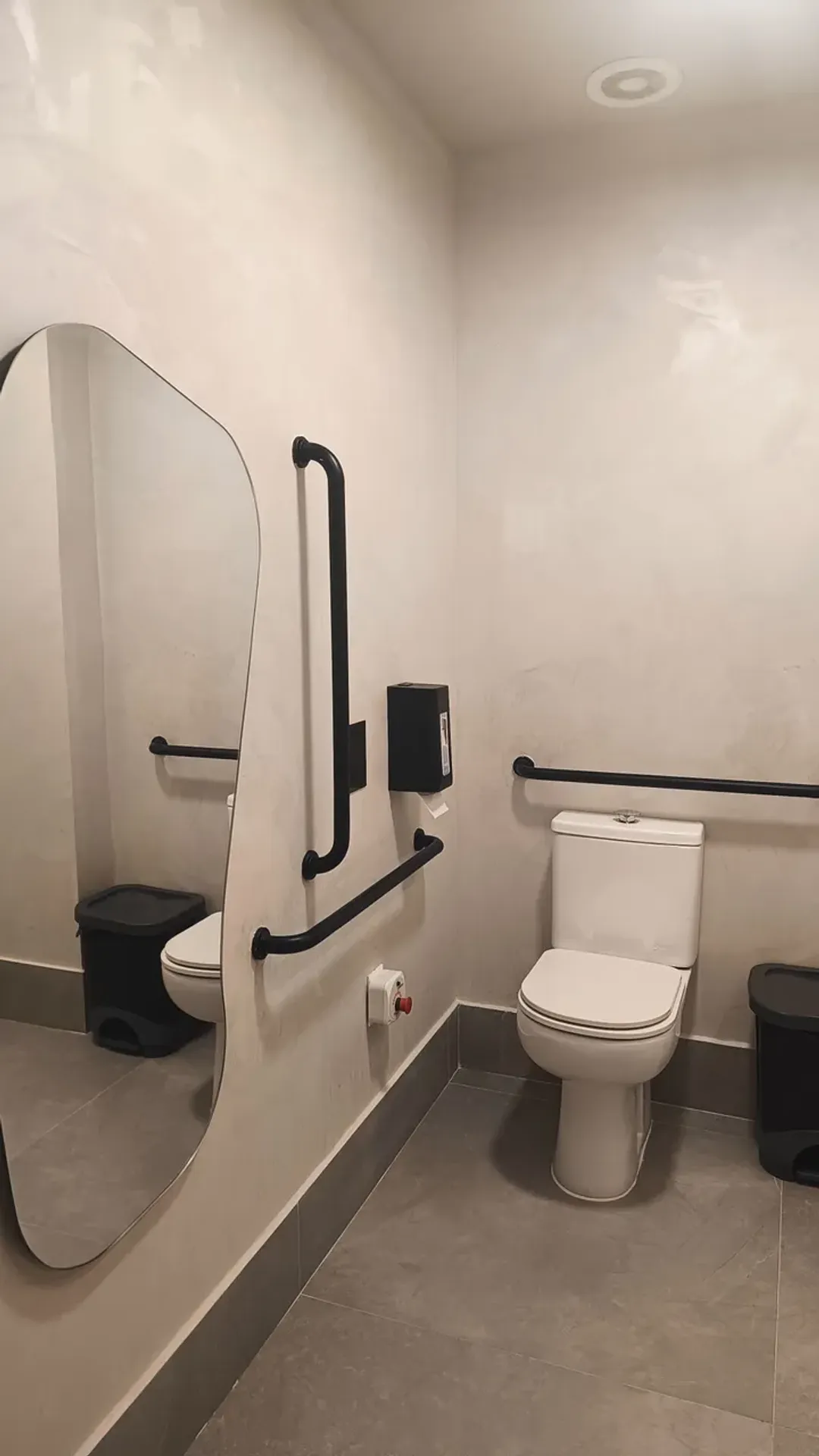 Квартира 73 м² с застеклённым балконом и видом на горы — photo 37
