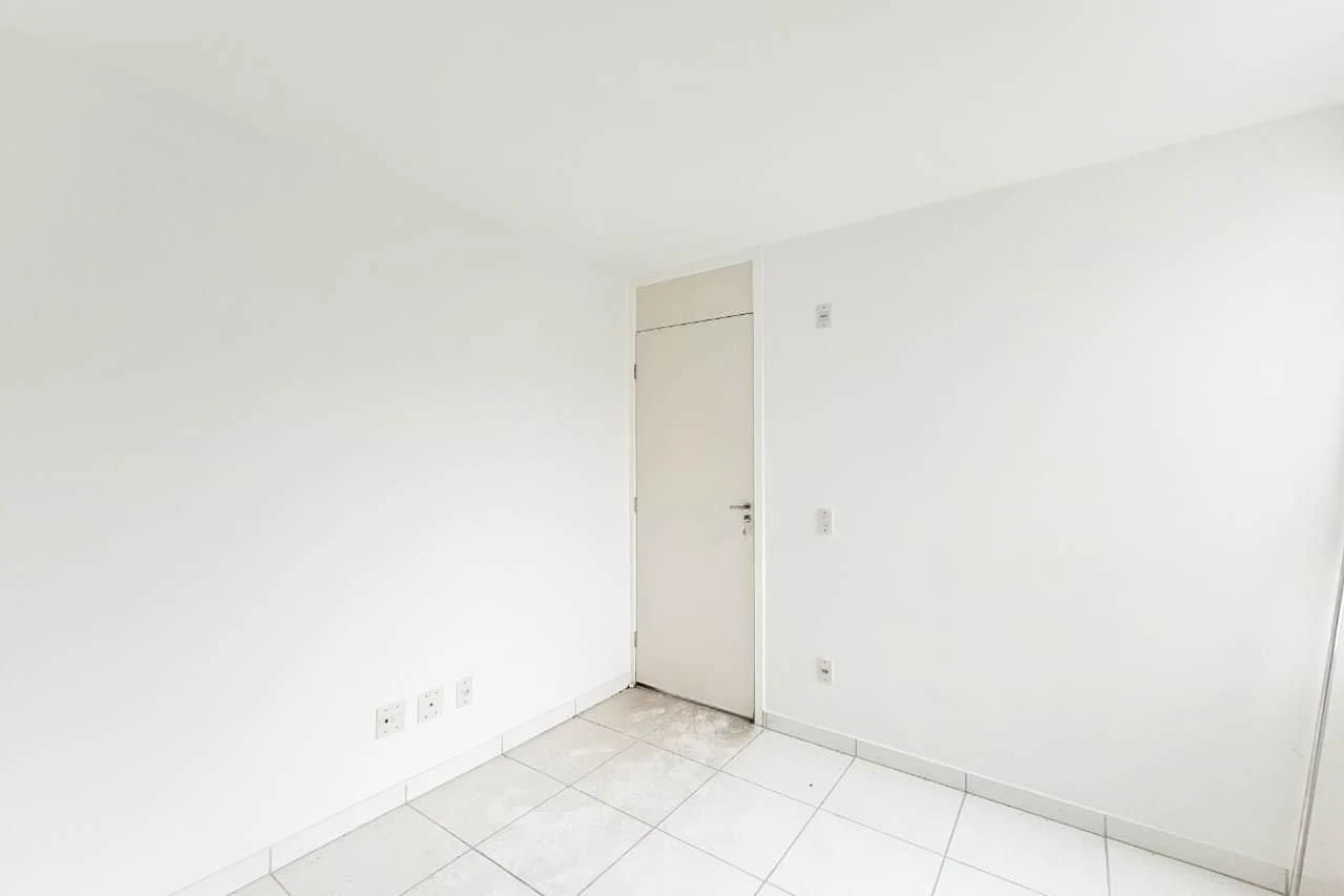 2-bedroom apartment in a building with a gym — photo 16
