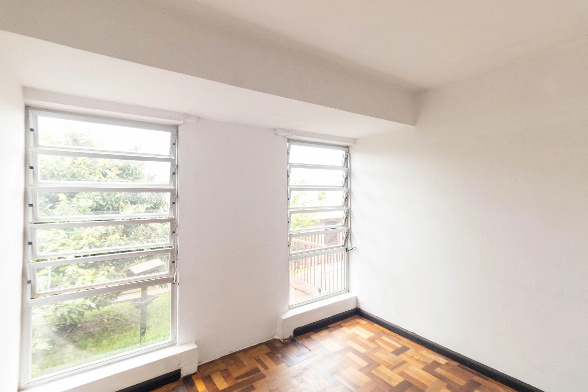House, 195 m², with floor-to-ceiling windows — photo 45