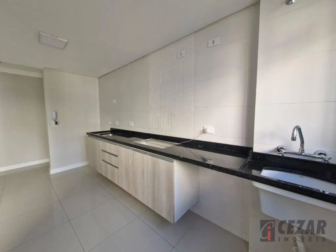 2-bedroom apartment with closed kitchen and balcony BBQ — photo 2