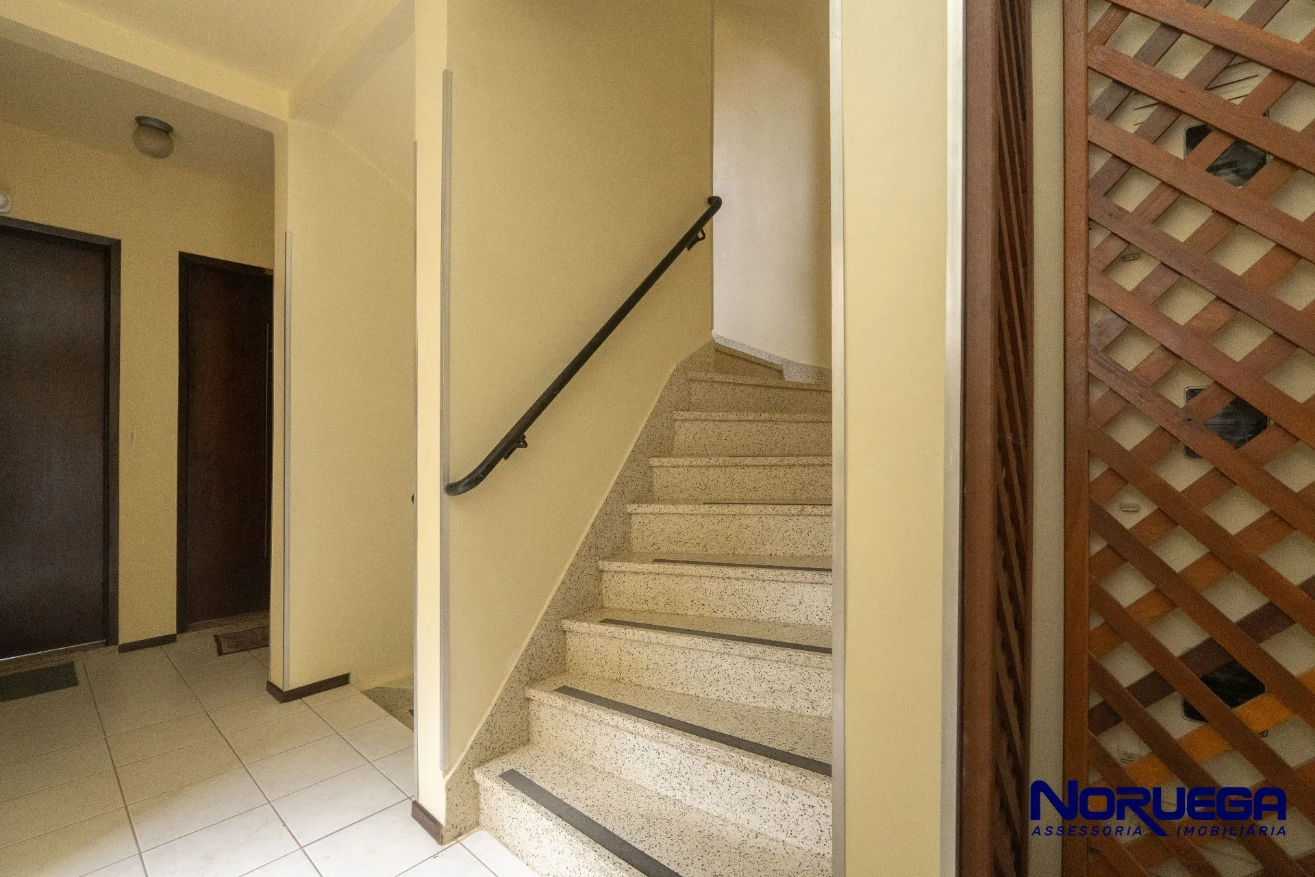 Деревянный пол или ламинат и 2 спальни: квартира 103 м² — photo 26