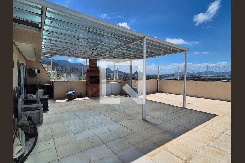 Furnished 3-bedroom apartment with balcony and views — photo 17