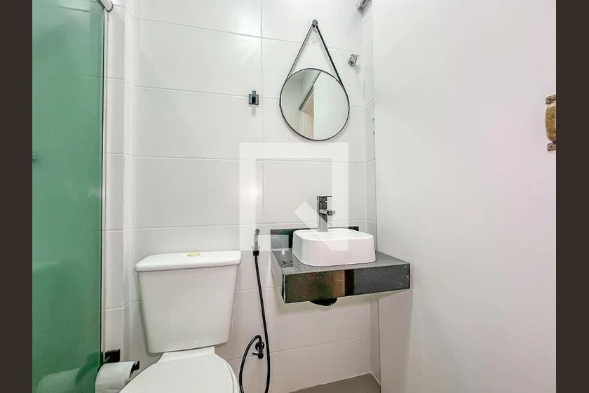 One-bedroom apartment with wood or laminate floors — photo 18