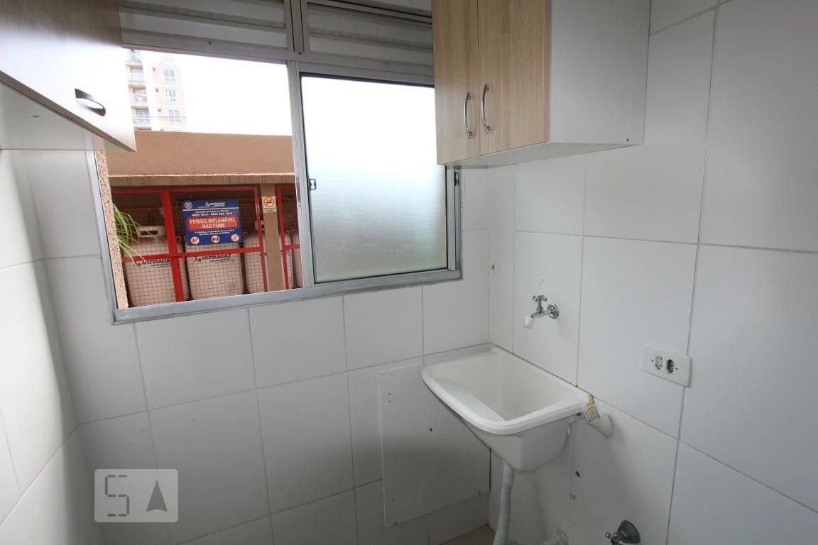 2-bedroom apartment with a bathtub — photo 19
