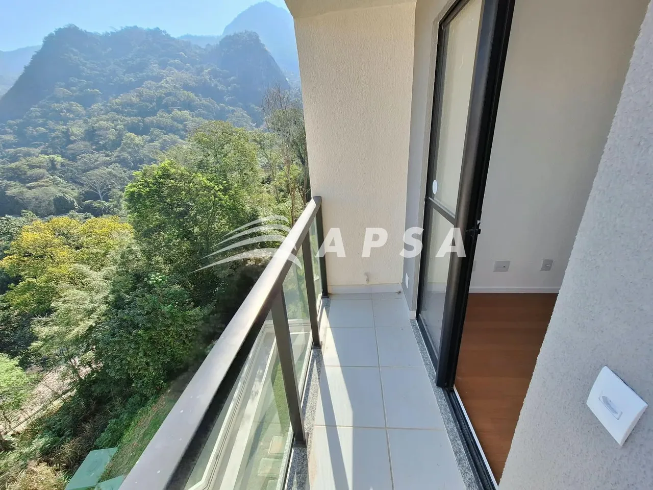 Apartamento sem mobília com 2 quartos e varanda — photo 11