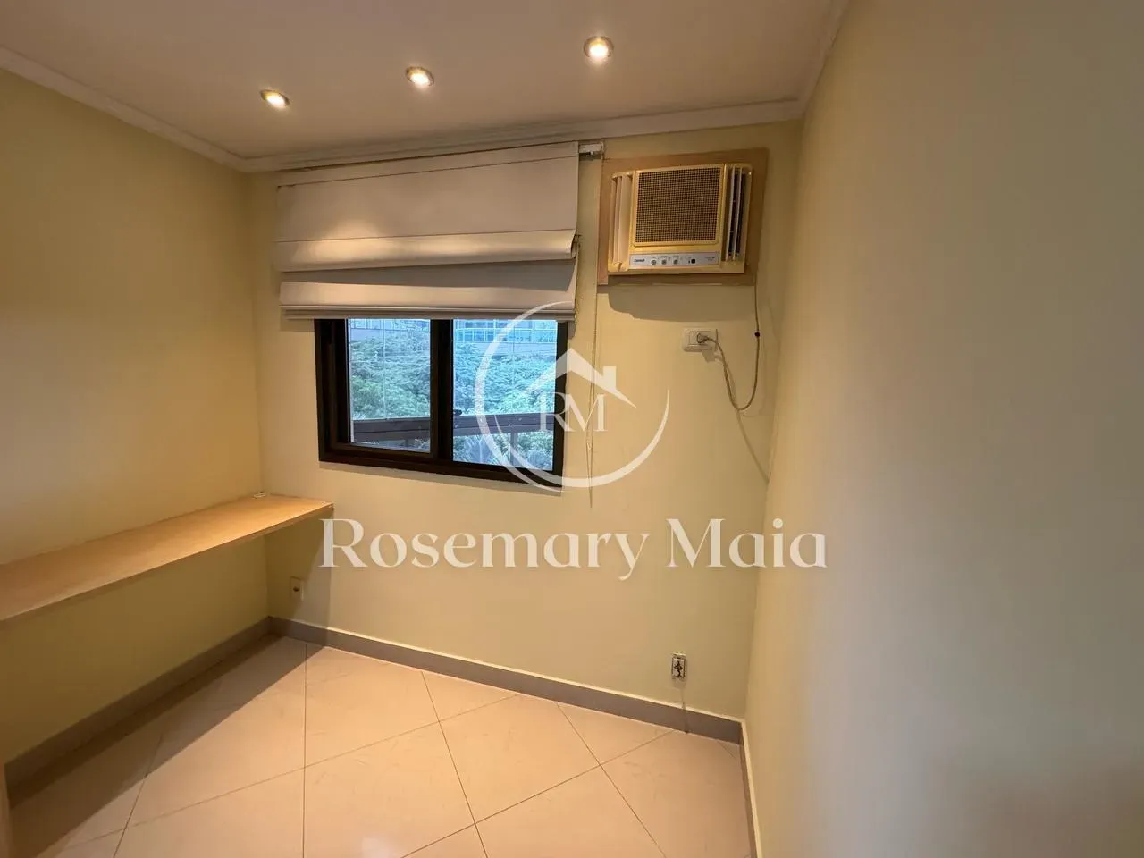 Home office in a 3-bedroom apartment, 135 m² — photo 10