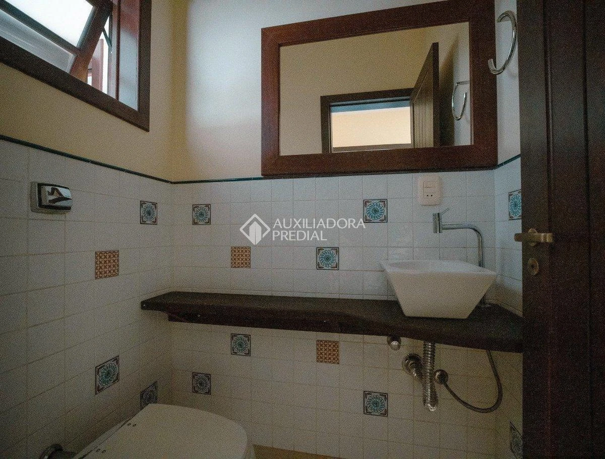 1723 m² house with a bathtub and a grill on the balcony — photo 18