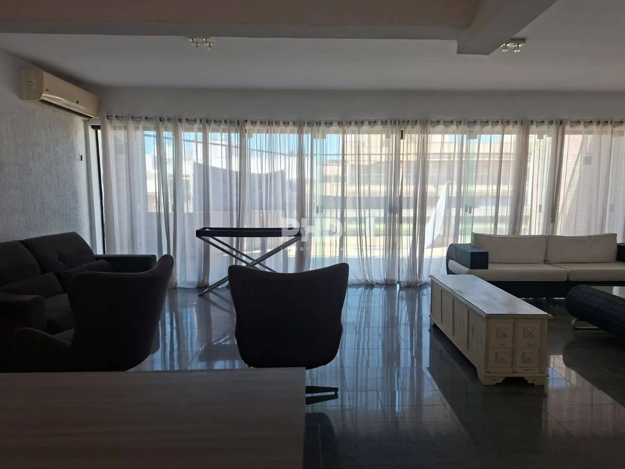 Apartamento com cozinha fechada e 5 banheiros — photo 12
