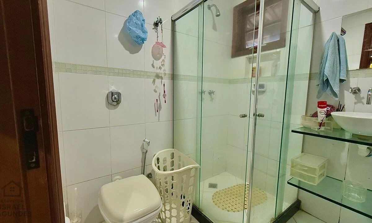 Furnished house with 6 bedrooms and 6 parking spots — photo 18