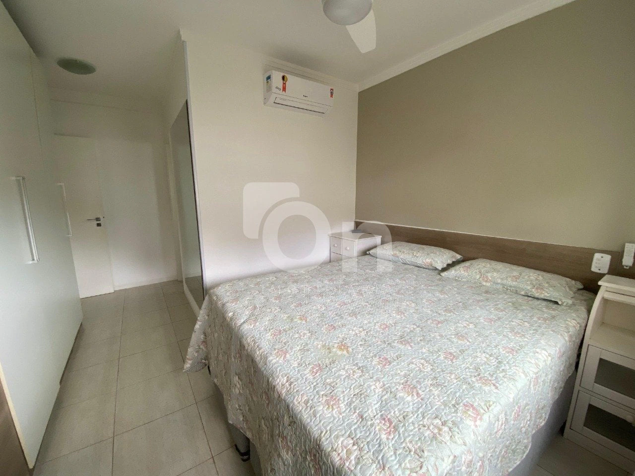 Furnished apartment, 105 m², with a glass-enclosed balcony — photo 21