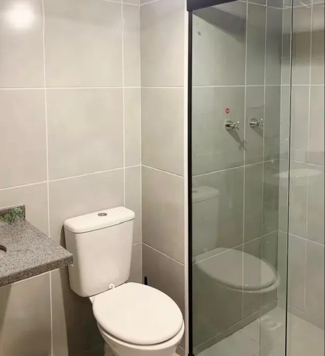 One-bedroom apartment in a building with a gym — photo 9
