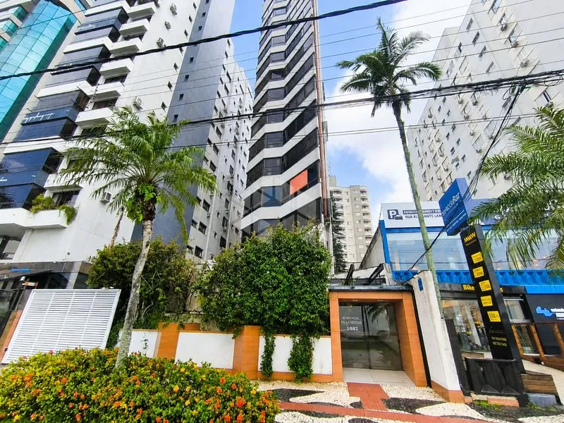 Departamento de 4 dormitorios con ventanales de piso a techo — photo 39