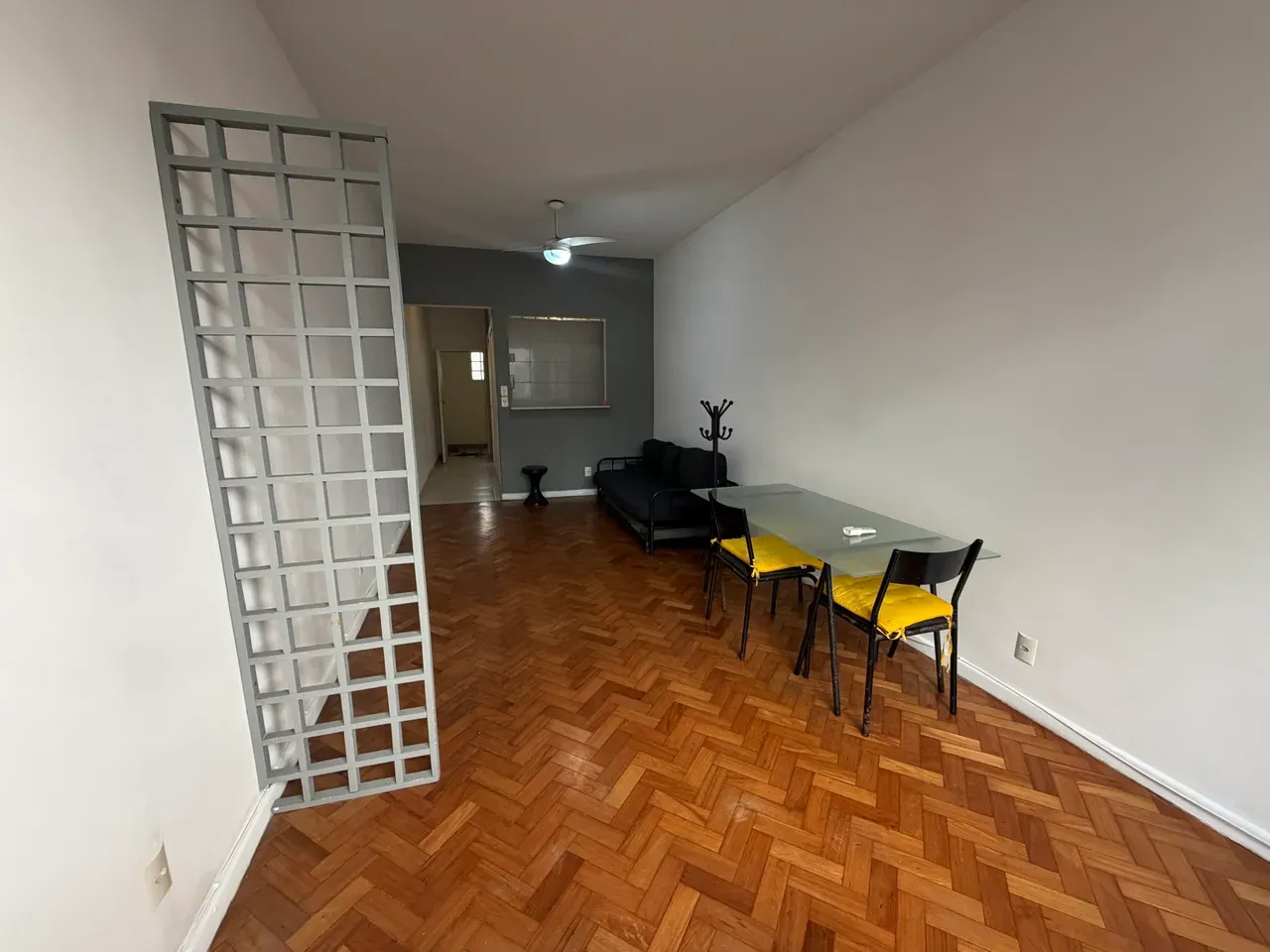Wood or laminate floors in a one-bedroom apartment, 29 m²