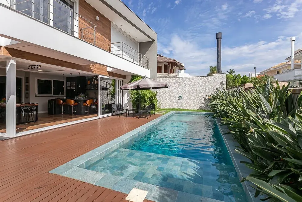 5-bedroom house with 420 m² and 5 bathrooms, integrated kitchen — photo 3
