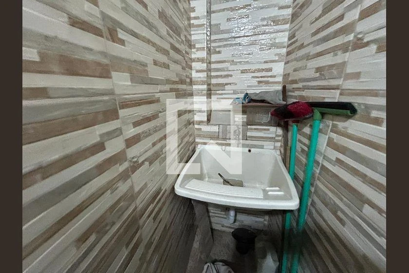Casa para alugar com varanda e 2 suítes, 120 m² — photo 32