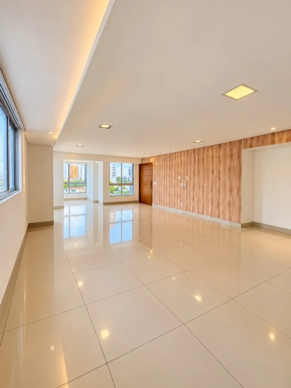 Apartamento de 220 m² com janelas do piso ao teto e closet — photo 2