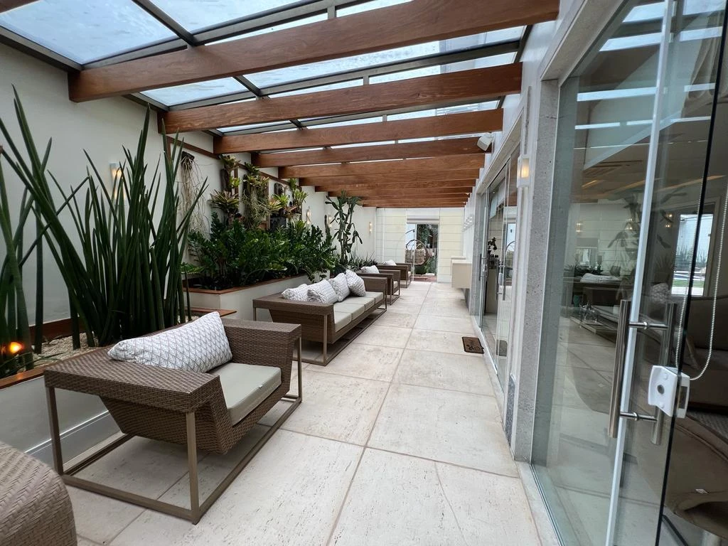 Furnished 700 m² house with 4 en-suites and 4 parking — photo 26