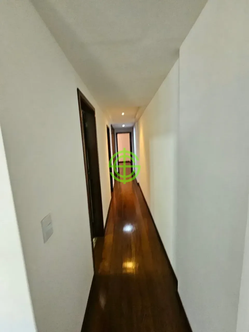 Apartamento com 3 quartos, 4 banheiros e cozinha fechada — photo 6