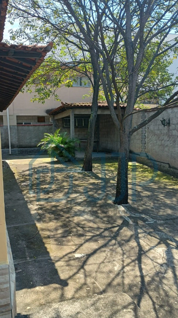 House with 4 bedrooms and parking for up to 6 cars — photo 6