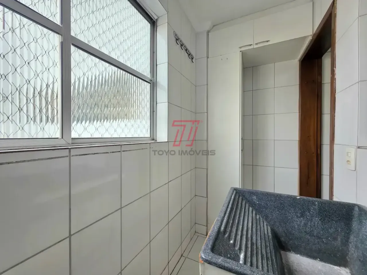 71 m² apartment with 2 bedrooms and wood floors — photo 17