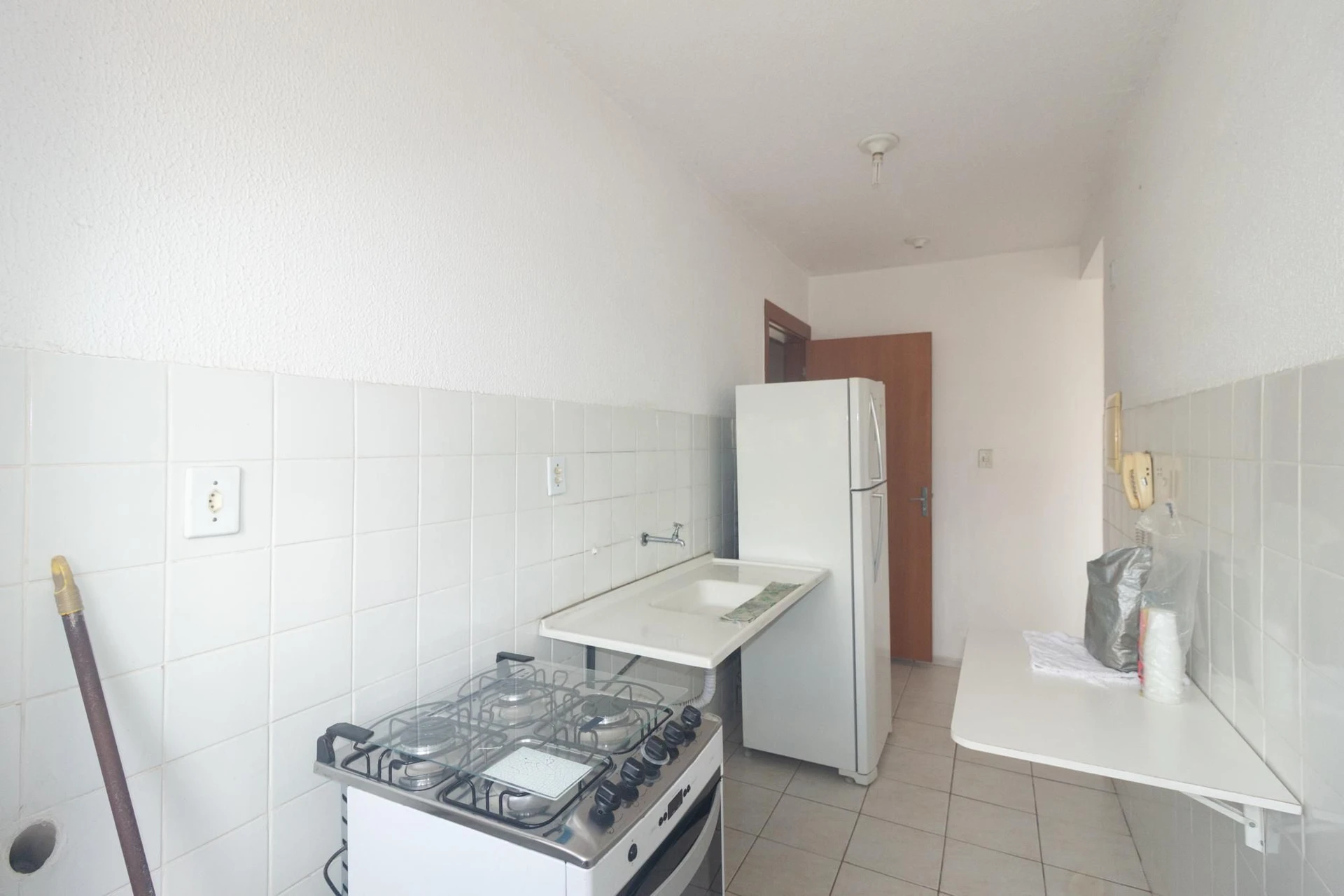 2-bedroom apartment with a closed kitchen and gas stove — photo 5
