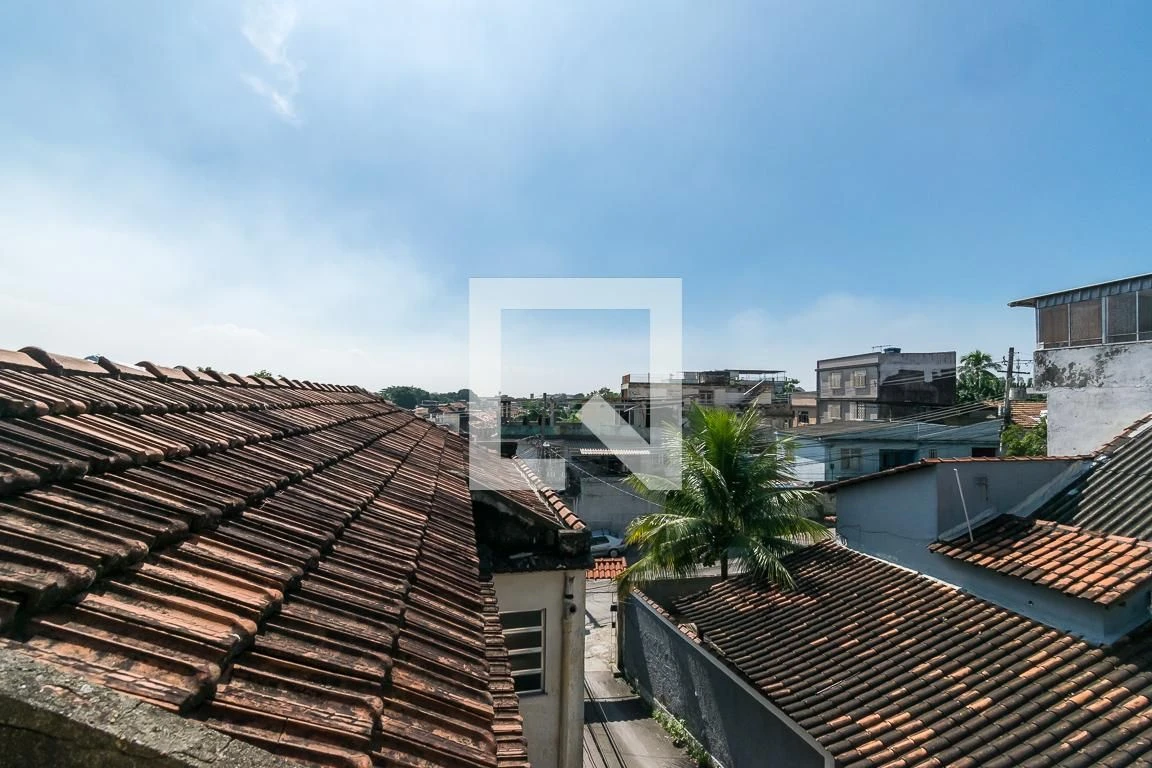 Balcony with a grill in a 3-bedroom apartment, 80 m² — photo 6