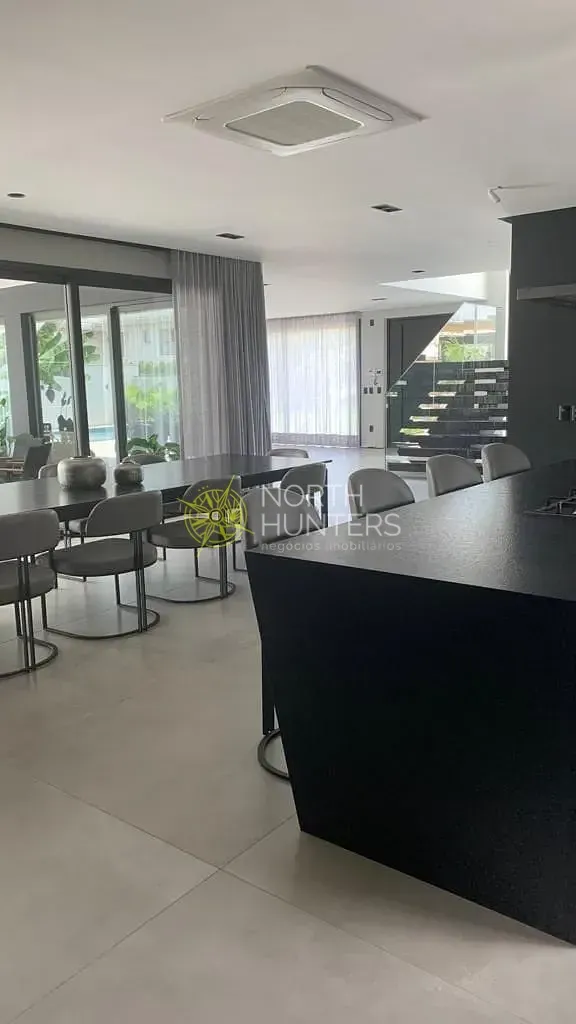 Casa mobiliada de 5 suítes com 646 m² e 4 vagas — photo 33