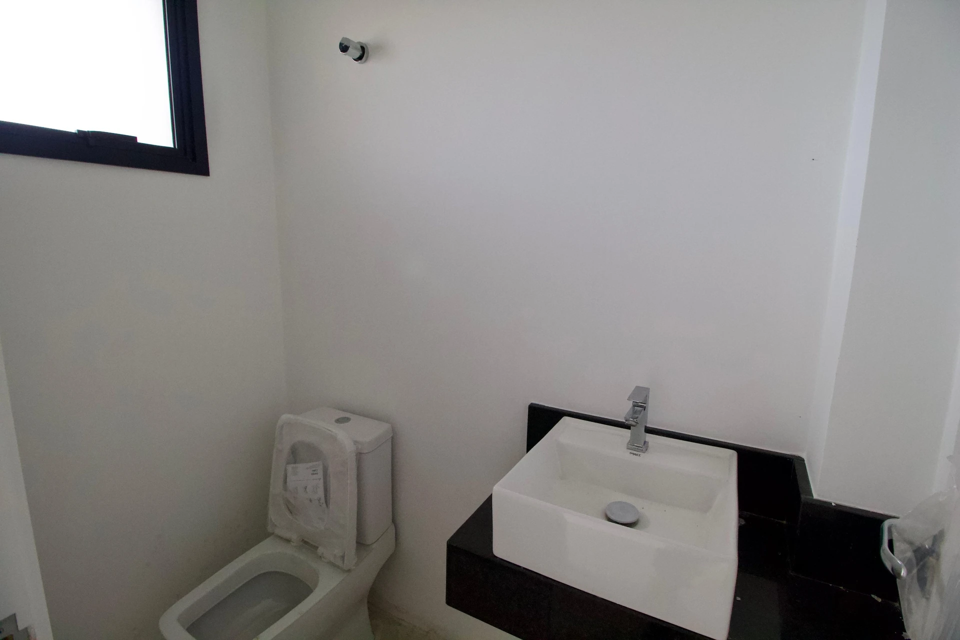 4-bedroom house with a garden — photo 4