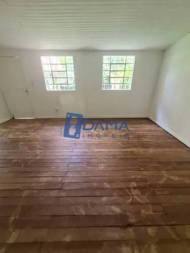 Unfurnished house with 2 bedrooms and 1 bathroom