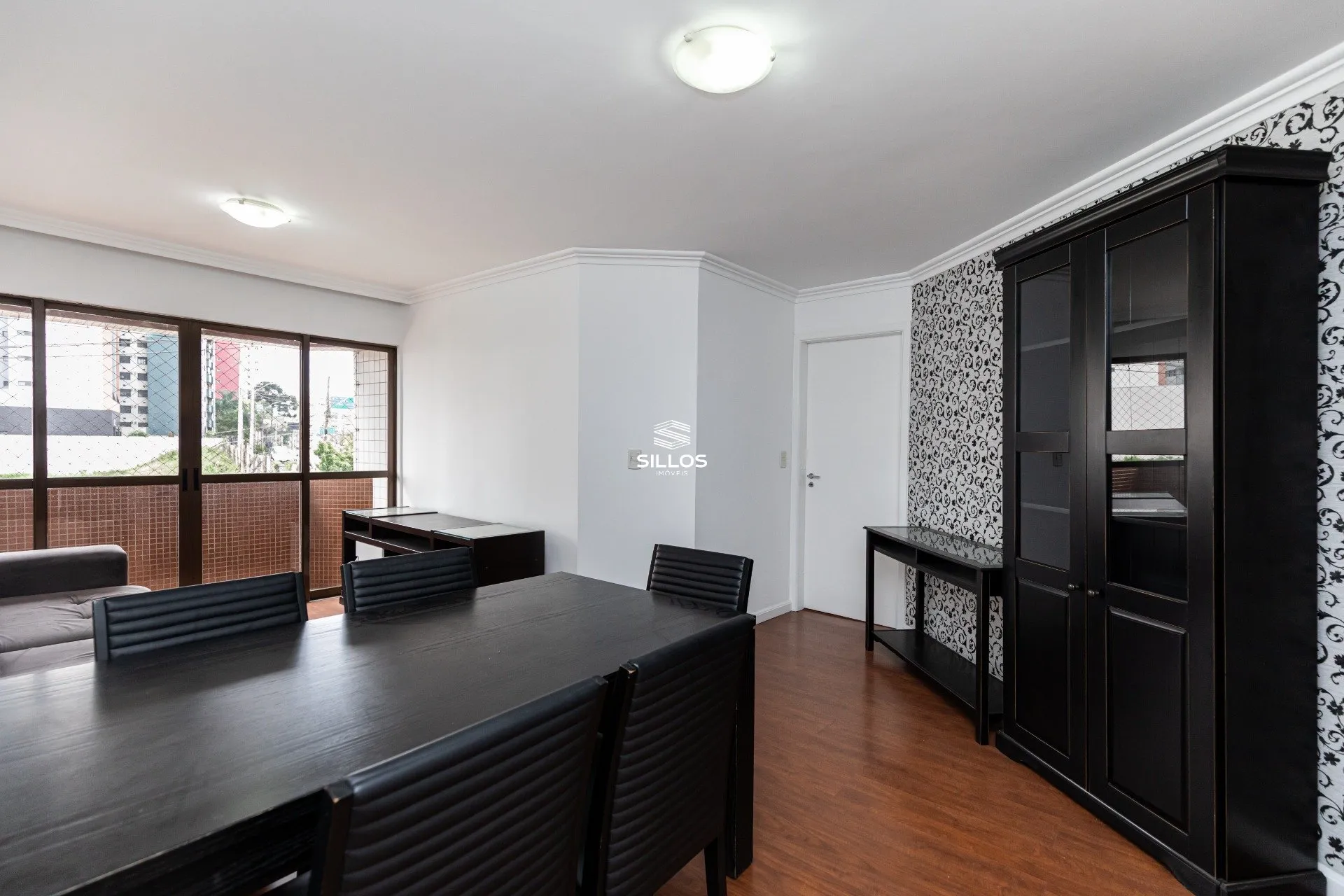Home office in a 3-bedroom apartment, 93 m²