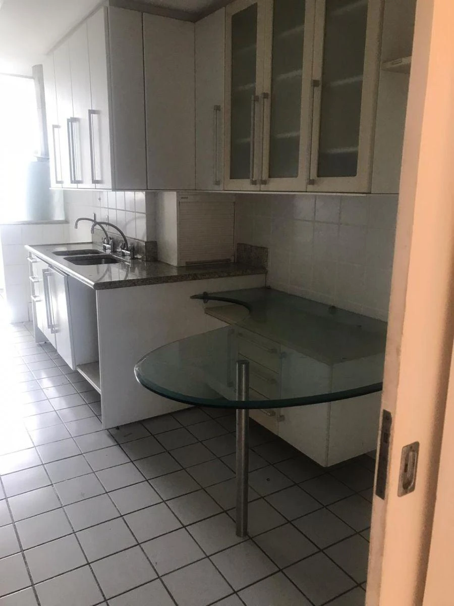 Bathtub in a 4-bedroom apartment, 238 m² — photo 2
