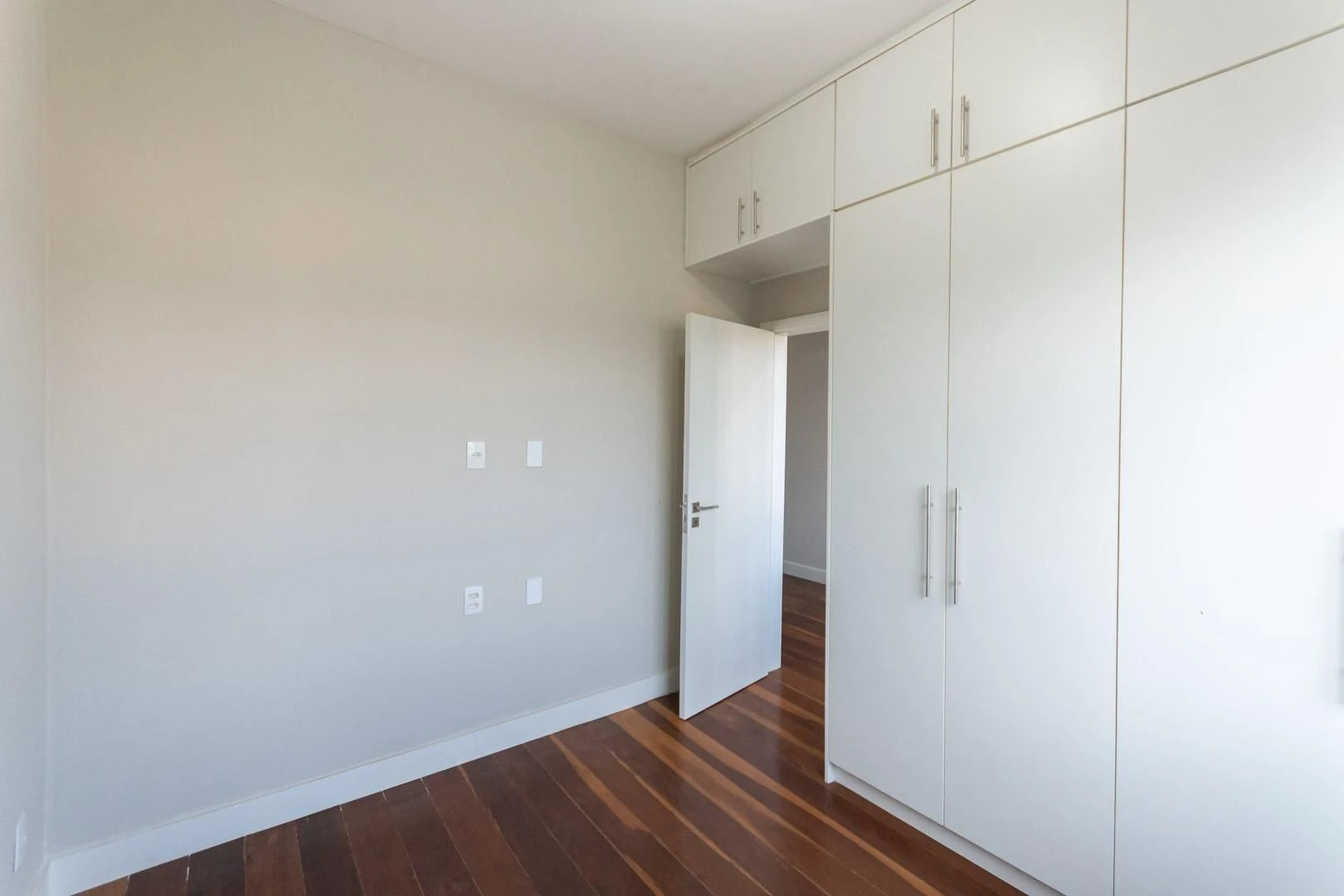 Wood or laminate floors in a 2-bedroom apartment, 64 m² — photo 29