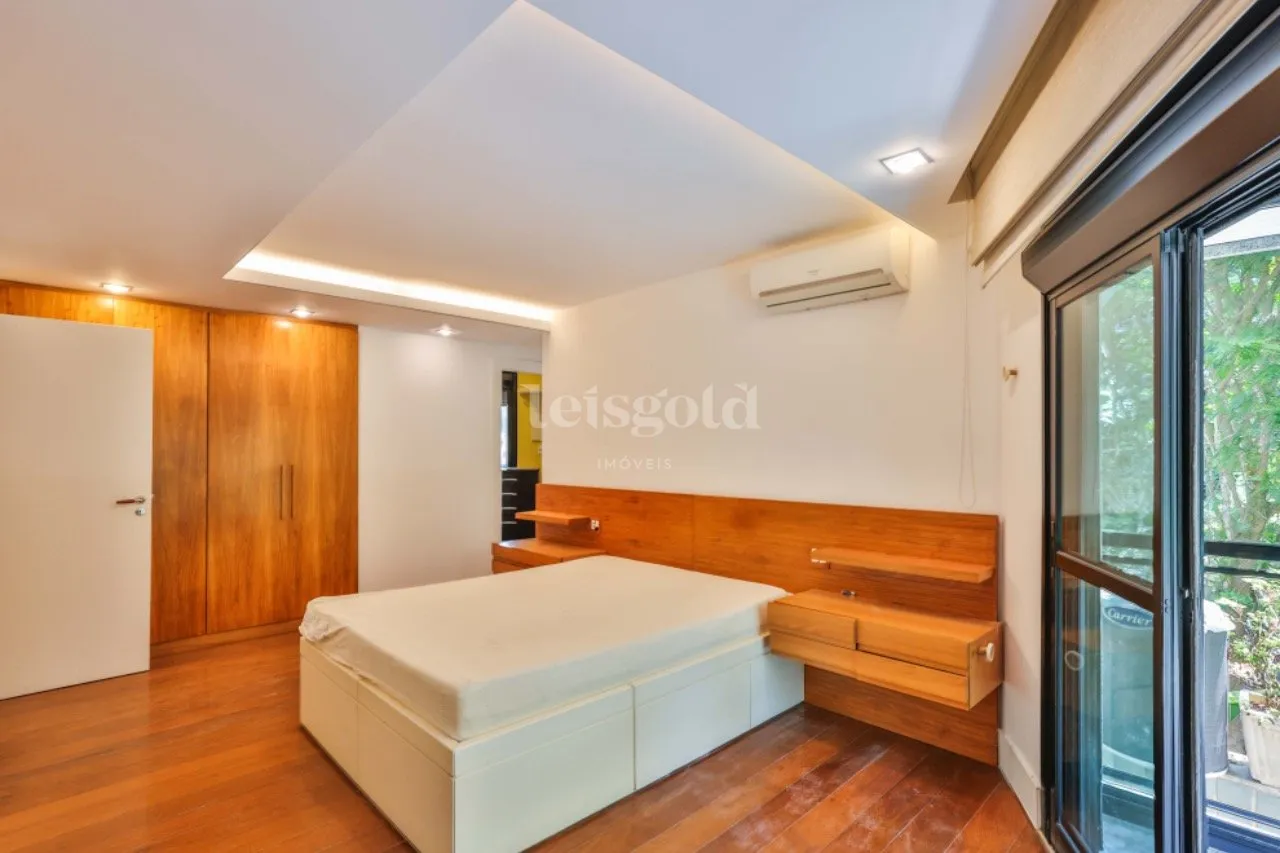 Floor-to-ceiling windows in a 2-bedroom apartment, 230 m² — photo 5