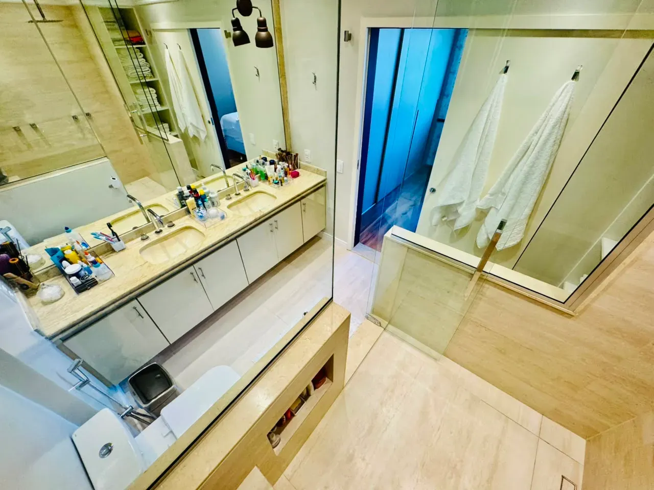 Furnished 3-bedroom apartment with 3 bathrooms — photo 26