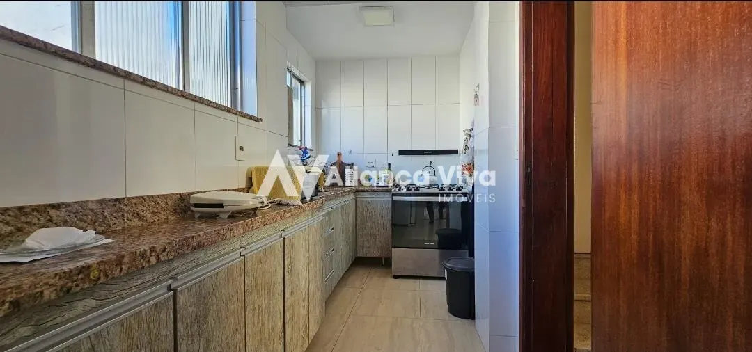 Apartamento mobiliado com 5 quartos e cozinha com fogão a gás — photo 9