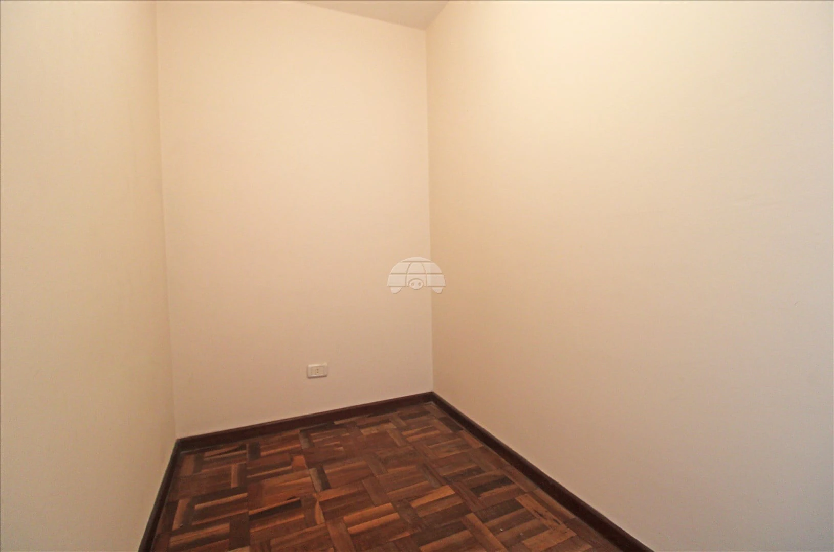 2-bedroom apartment with wood or laminate floors in Curitiba — photo 12