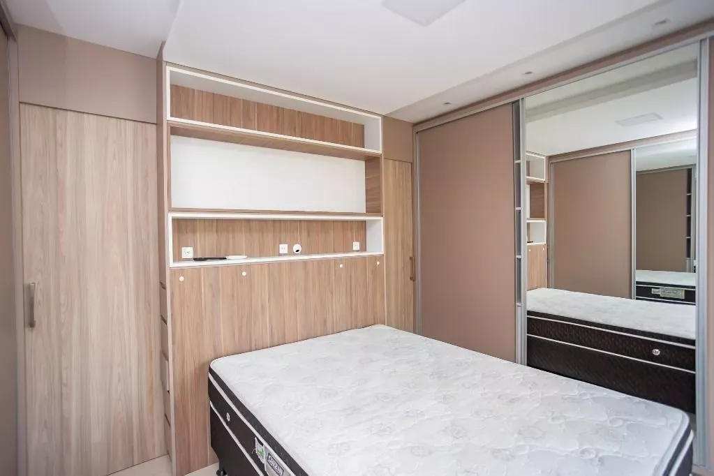 Furnished 1-bedroom apartment with an open kitchen — photo 14