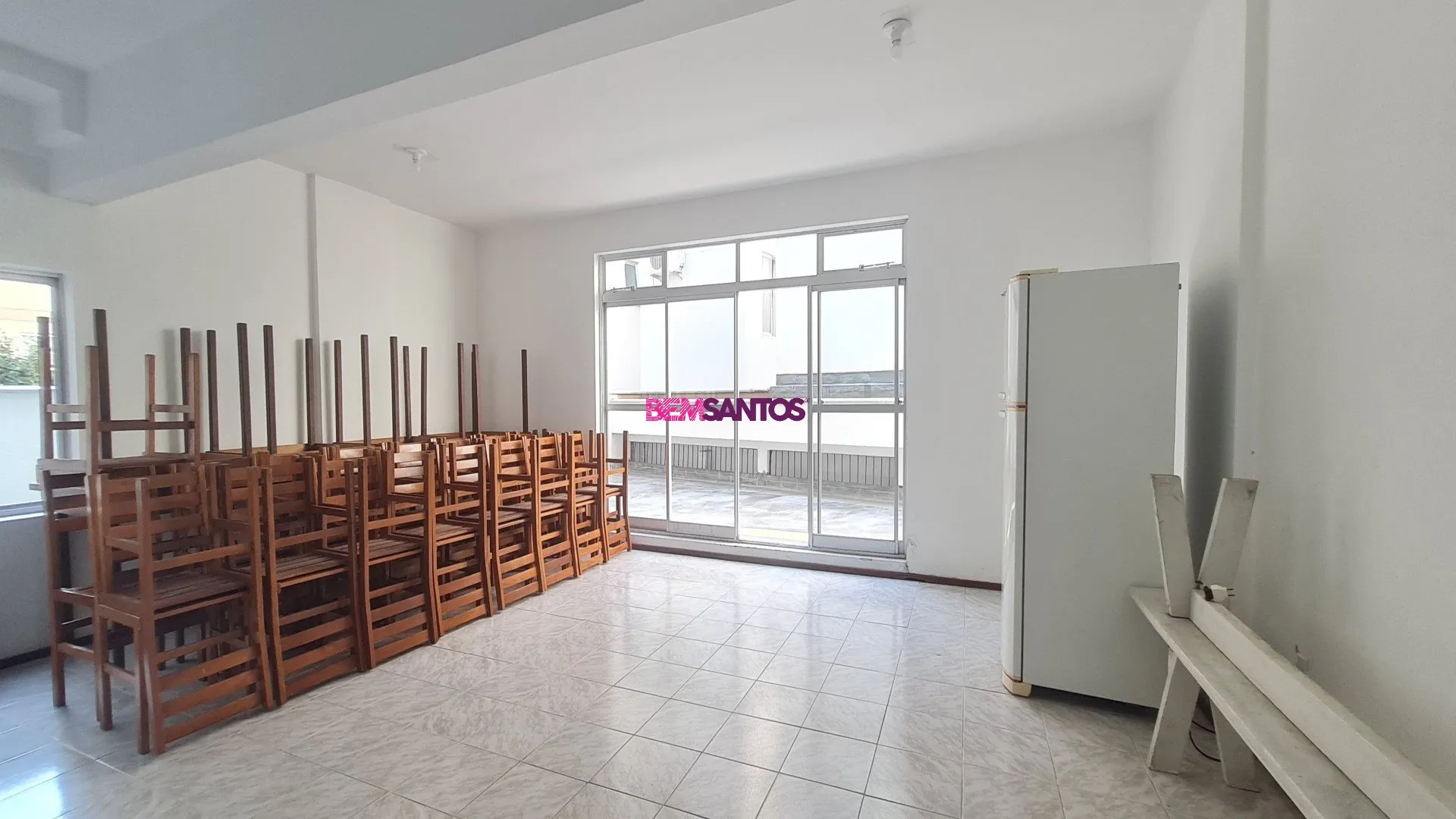 Furnished 4-bedroom apartment with a balcony — photo 41