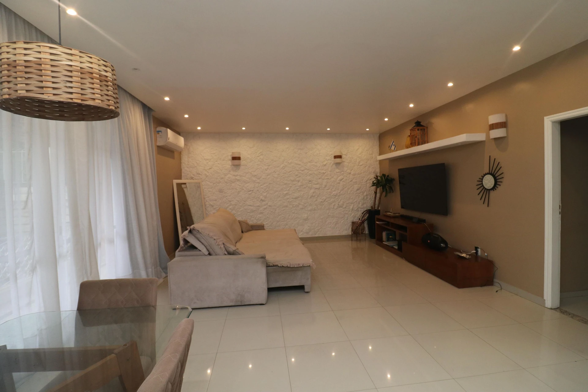10-bedroom house with a bathtub in Rio de Janeiro — photo 9